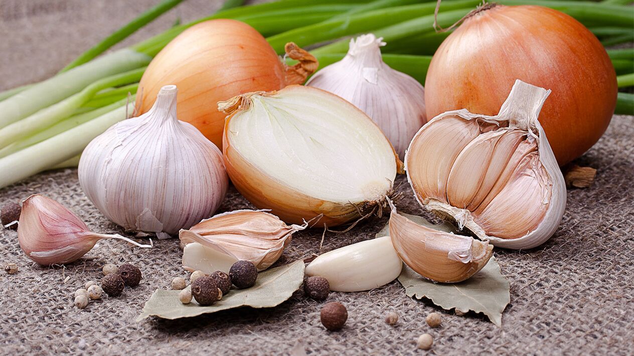 garlic and onion to treat worms
